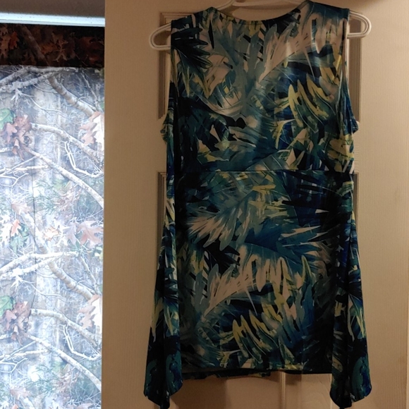 Blouse - Picture 2 of 3